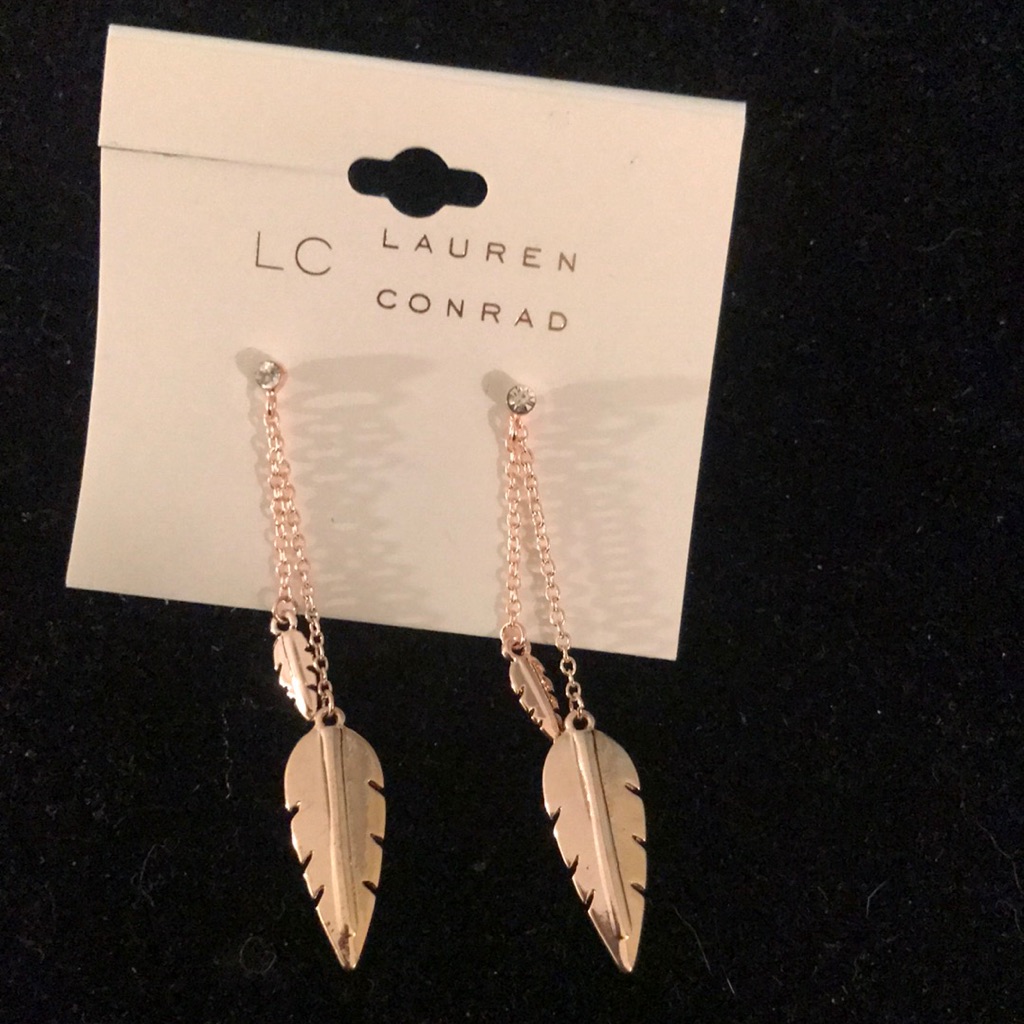 Lc Lauren Conrad Gold Hanging Leaf Earrings 8$